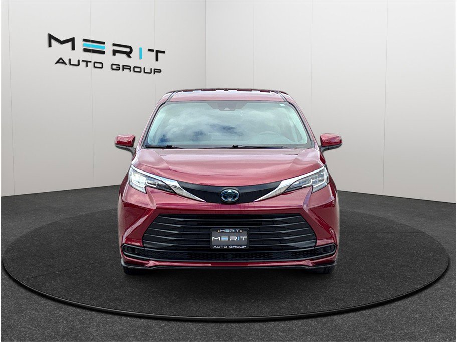 Used 2021 Toyota Sienna LE FWD image 3