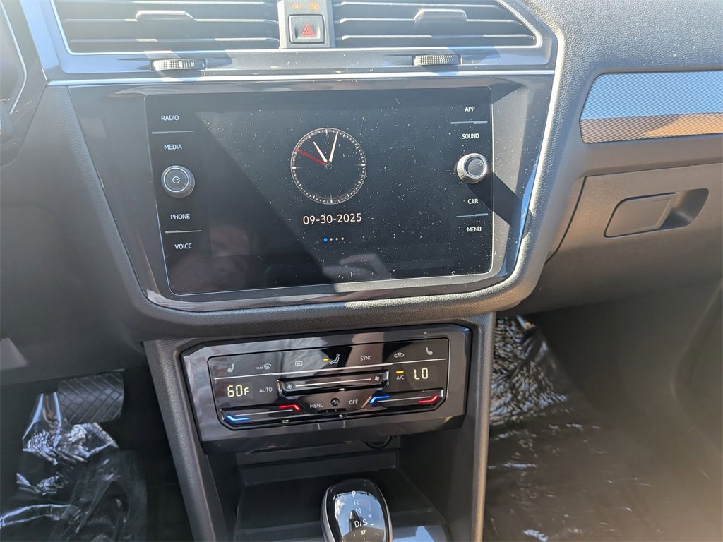 Used 2024 Volkswagen Tiguan SE image 19