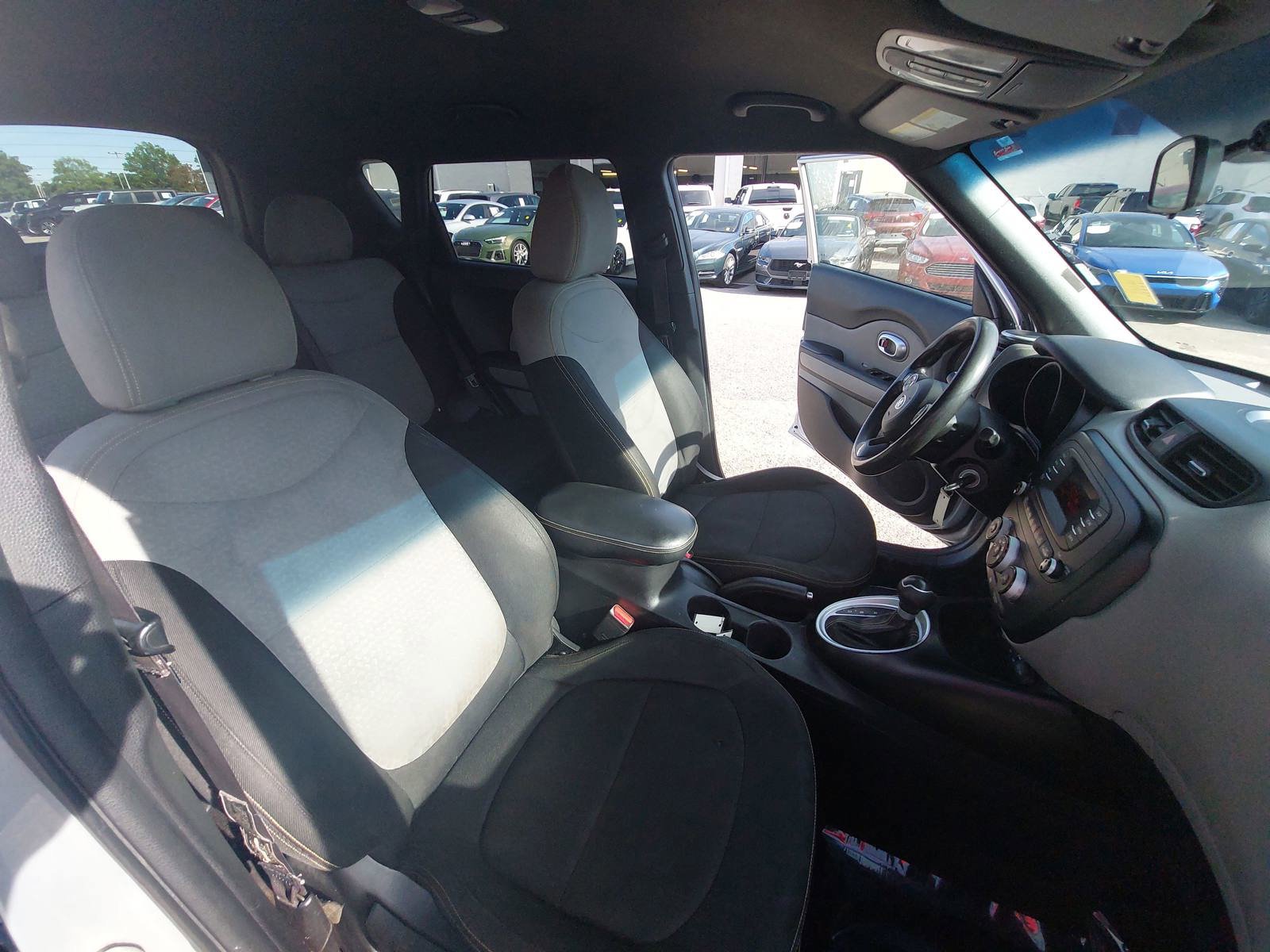 Used 2015 Kia Soul + FWD image 10