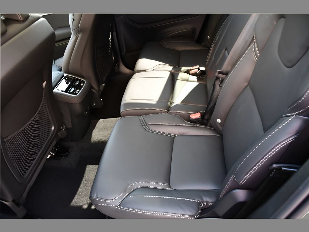 Used 2025 Volvo XC90 B6 Ultra AWD/4WD image 16
