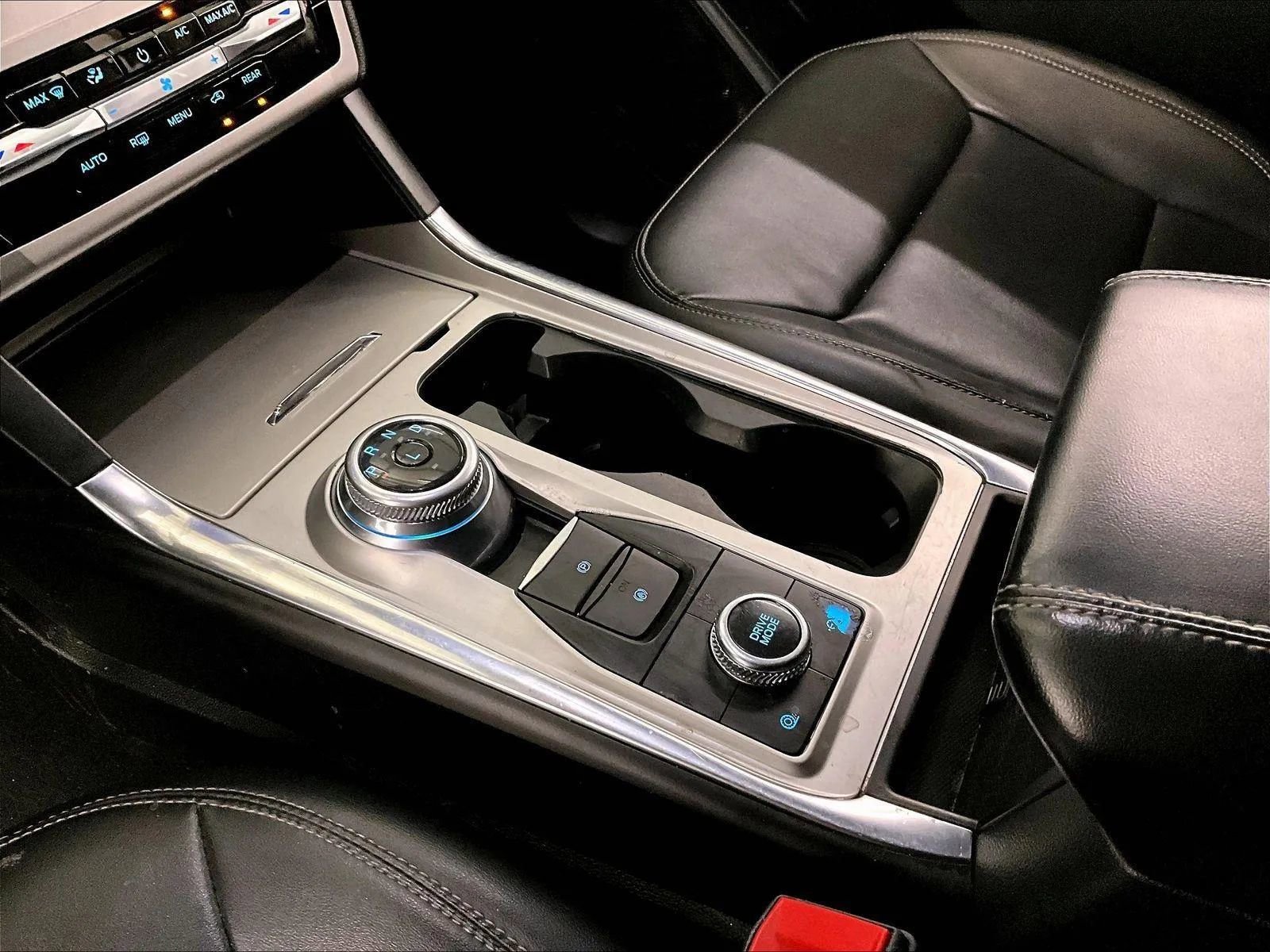 Used 2022 Ford Explorer XLT w/ Equipment Group 202A AWD/4WD image 16