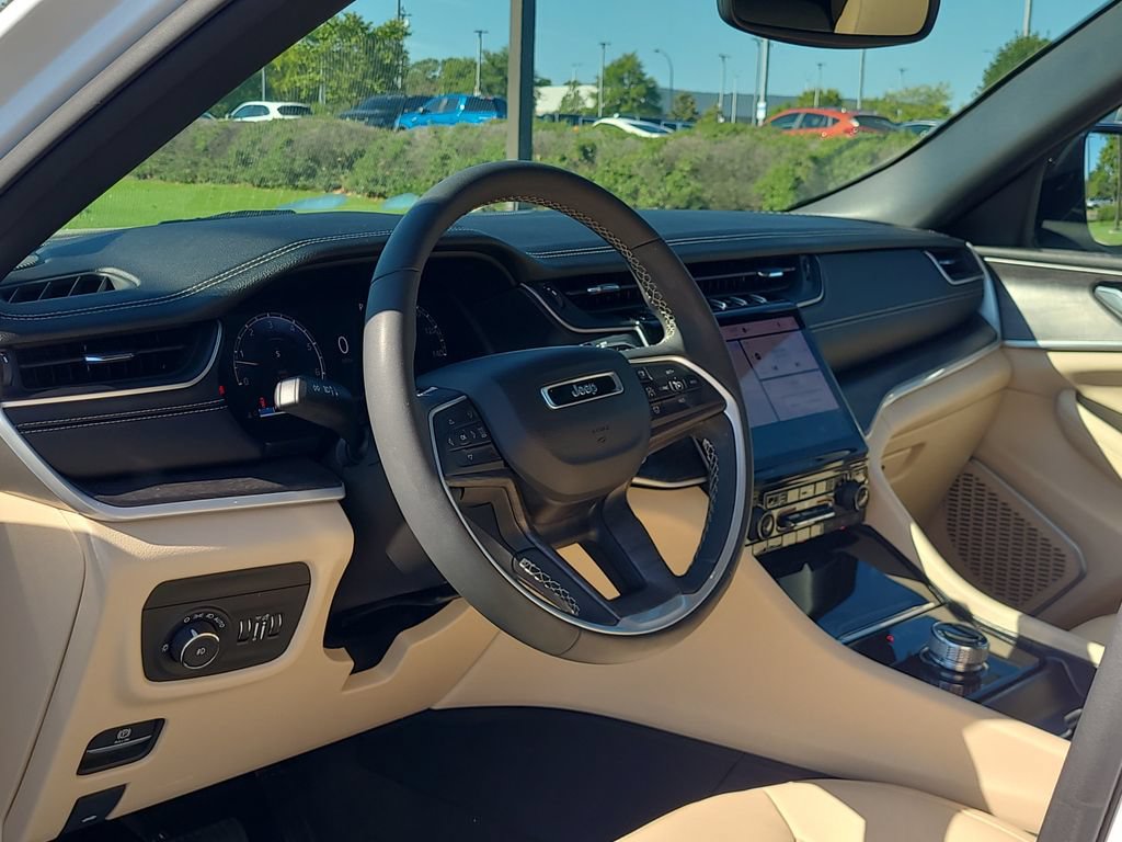 Used 2024 Jeep Grand Cherokee Limited RWD image 10