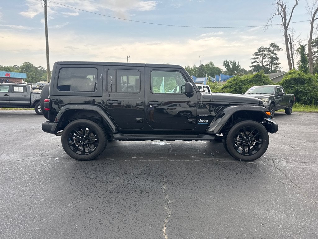 Used 2023 Jeep Wrangler Unlimited Sahara w/ Cold Weather Group AWD/4WD image 6