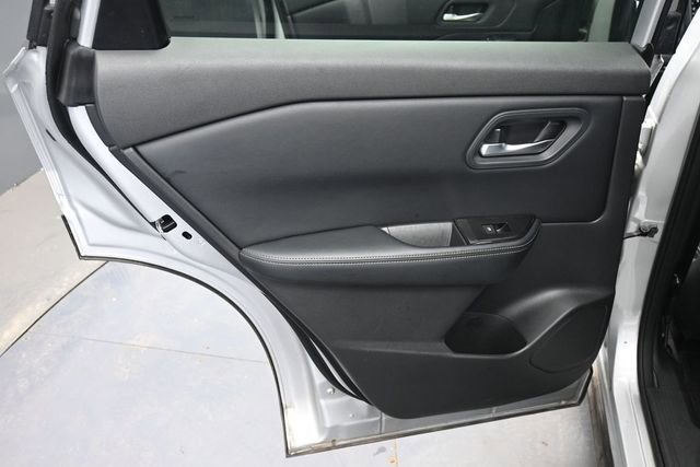 Used 2025 Nissan Rogue SV AWD/4WD image 11