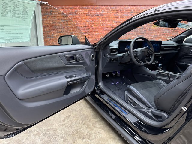 Used 2025 Ford Mustang Dark Horse image 9