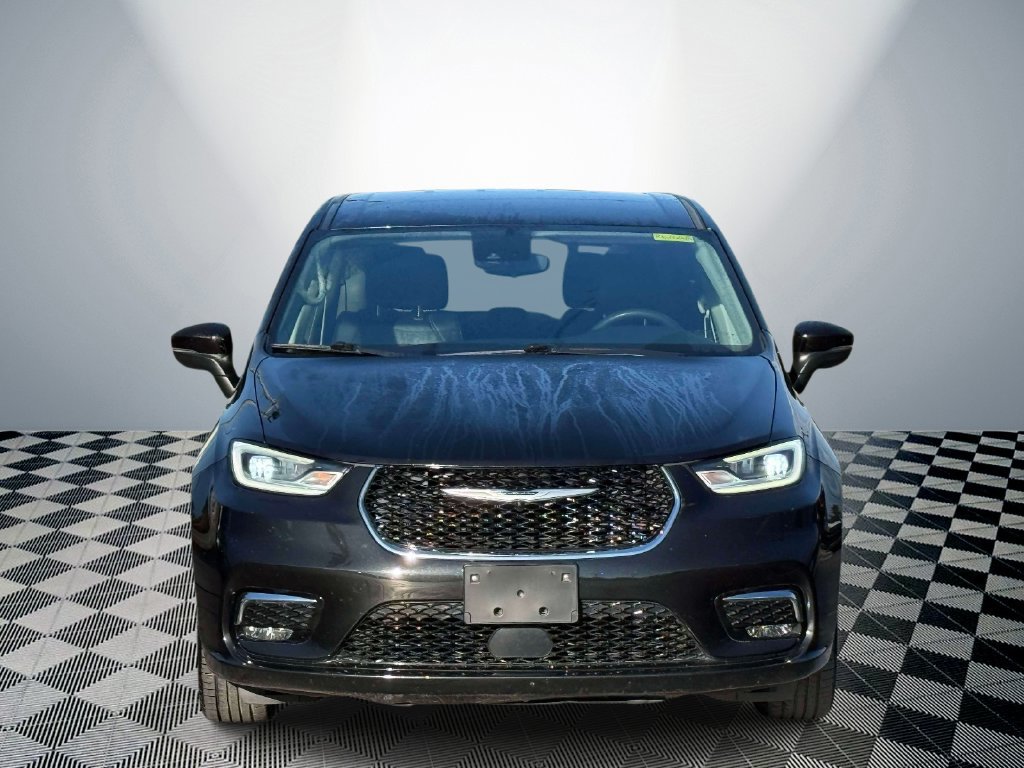 Used 2023 Chrysler Pacifica Touring-L FWD image 2