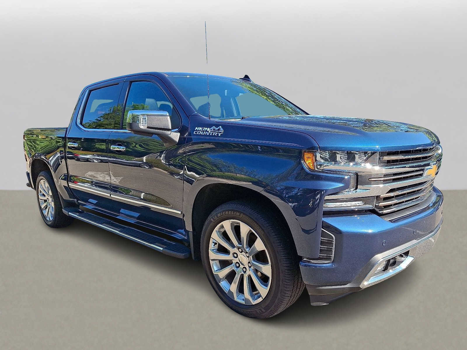 Used 2019 Chevrolet Silverado 1500 High Country image 3
