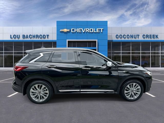 Used 2023 INFINITI QX50 Luxe w/ Accent Package FWD image 9