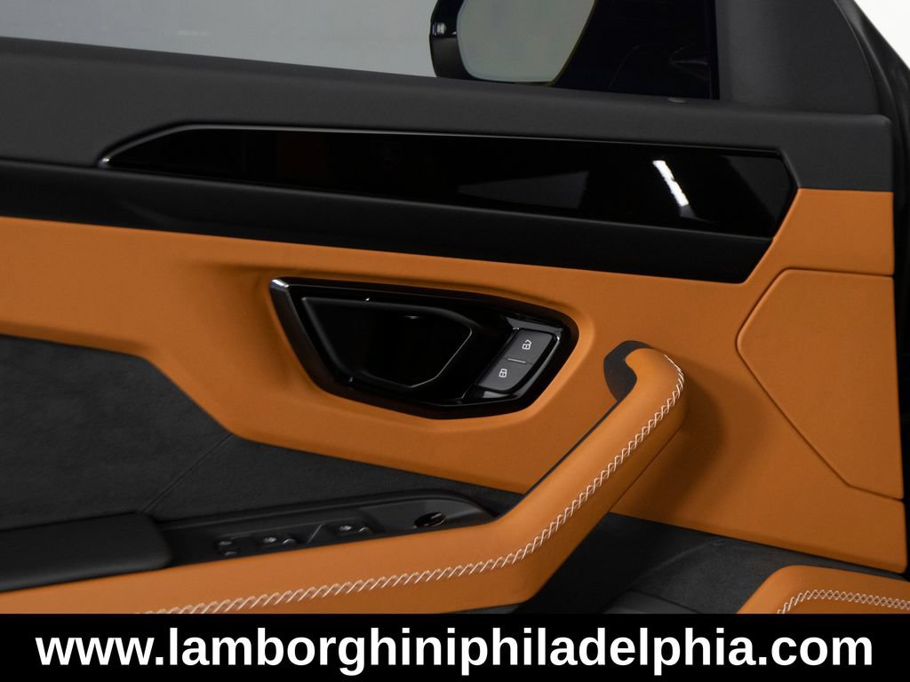 Used 2025 Lamborghini Urus SE AWD/4WD image 13