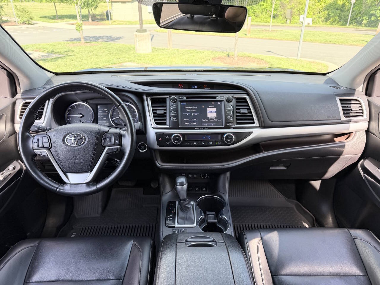 Used 2019 Toyota Highlander XLE AWD/4WD image 14