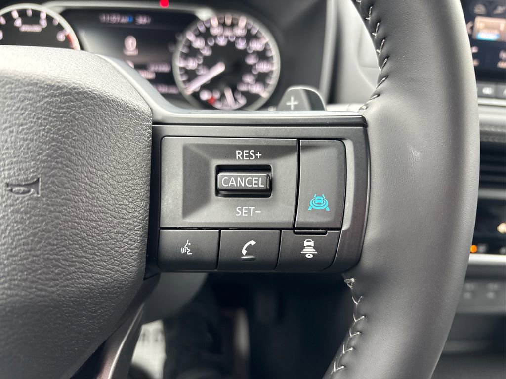 Used 2025 Nissan Rogue SV image 28