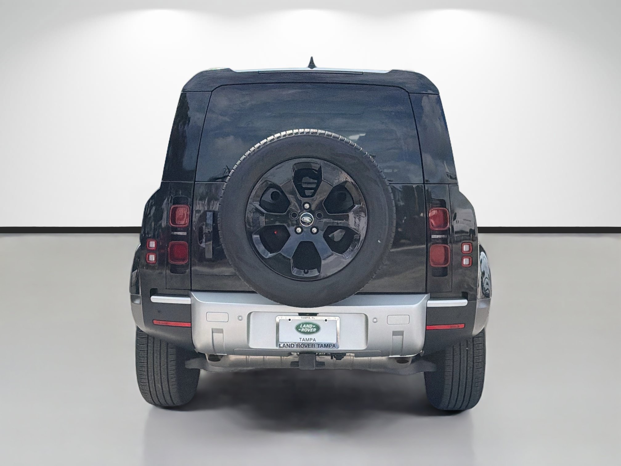 Used 2025 Land Rover Defender 110 S AWD/4WD image 4