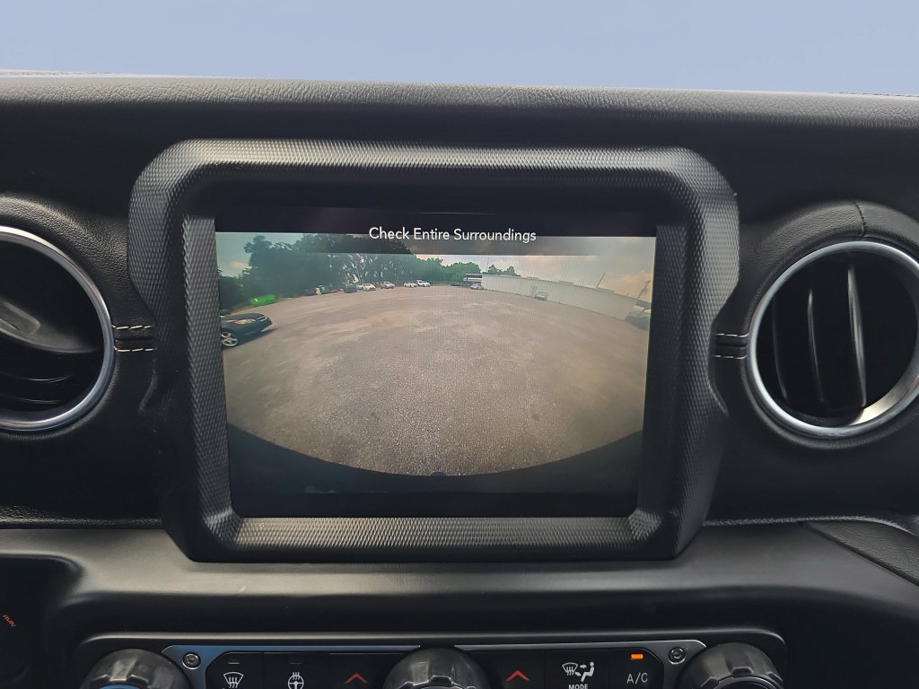 Used 2022 Jeep Wrangler Unlimited Sahara w/ Cold Weather Group AWD/4WD image 17
