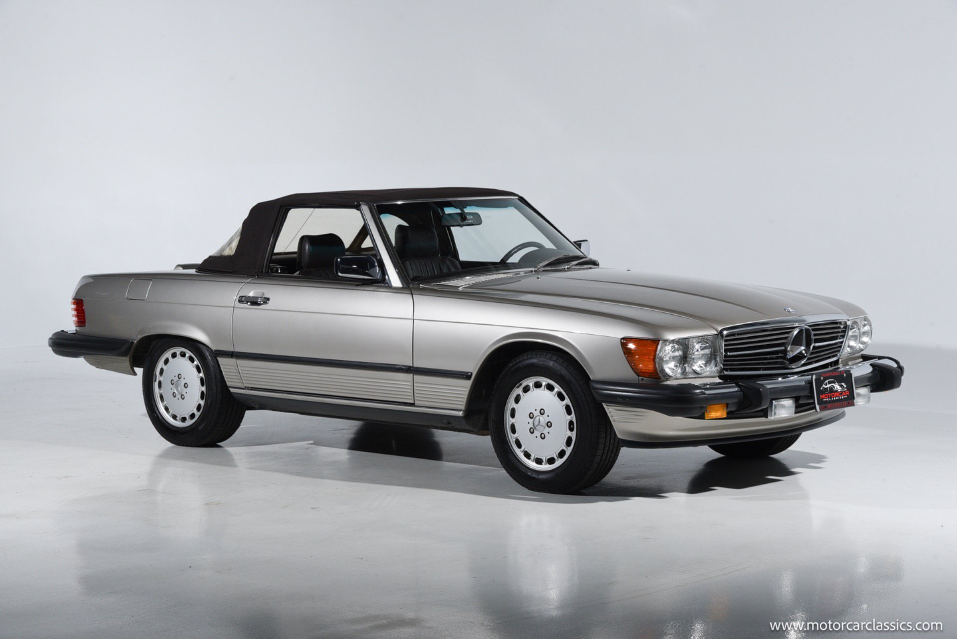 Used 1988 Mercedes-Benz 560 SL image 2