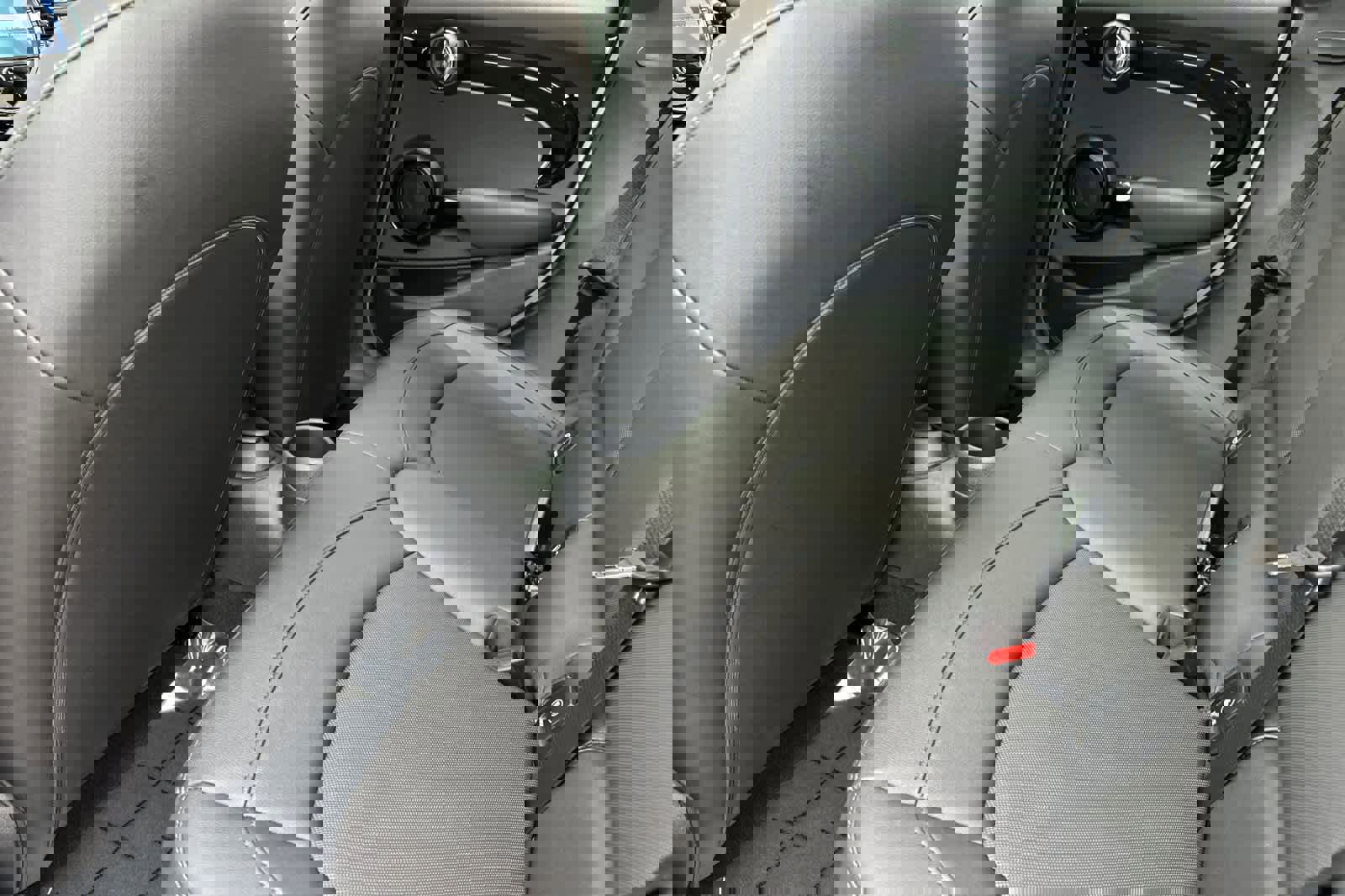 Used 2024 MINI Cooper 4-Door Hardtop image 4