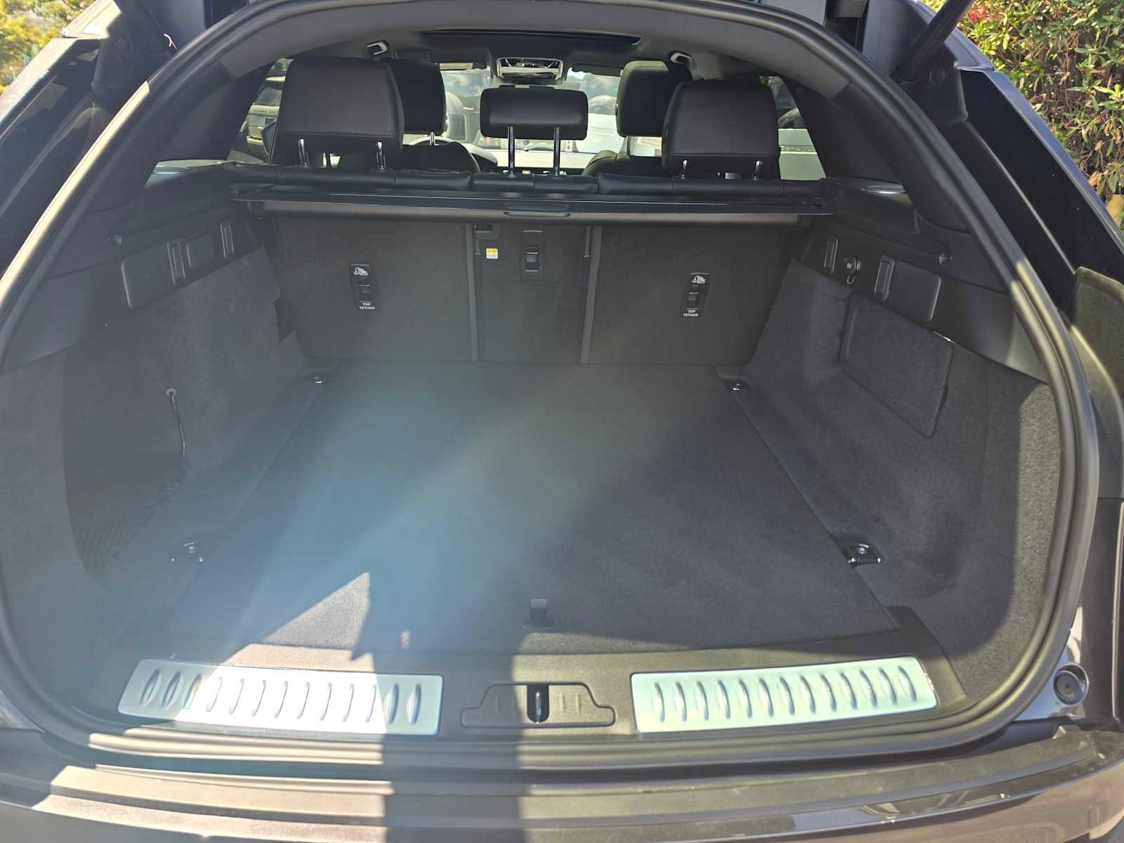 Certified 2025 Land Rover Range Rover Velar Dynamic SE image 17