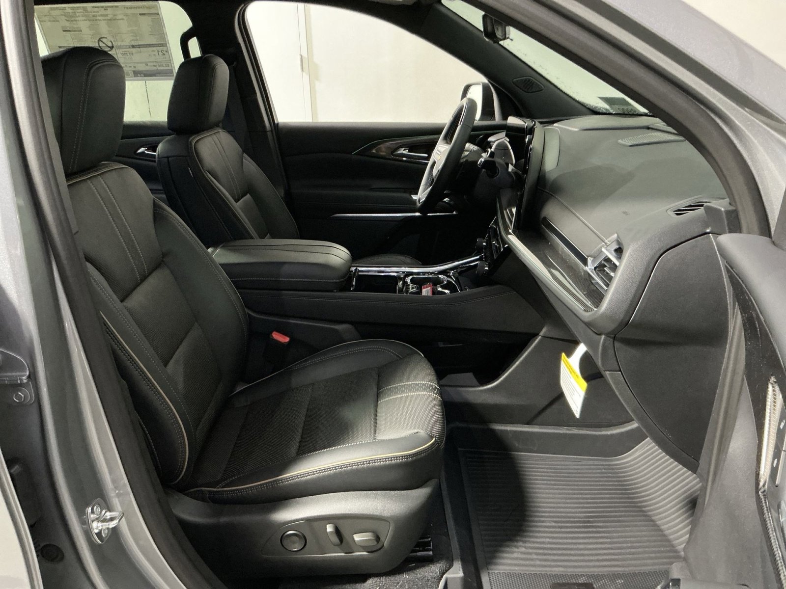 New 2026 Chevrolet Traverse High Country w/ LPO, Floor Liner Package image 34