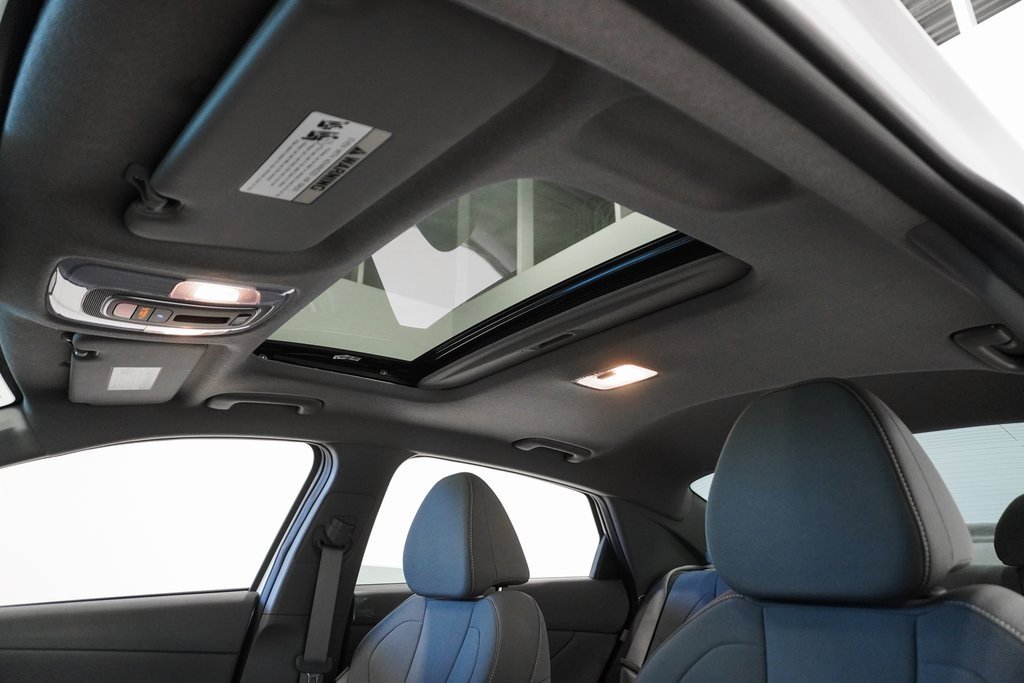 Used 2025 Hyundai Elantra SEL w/ Cargo Package image 12