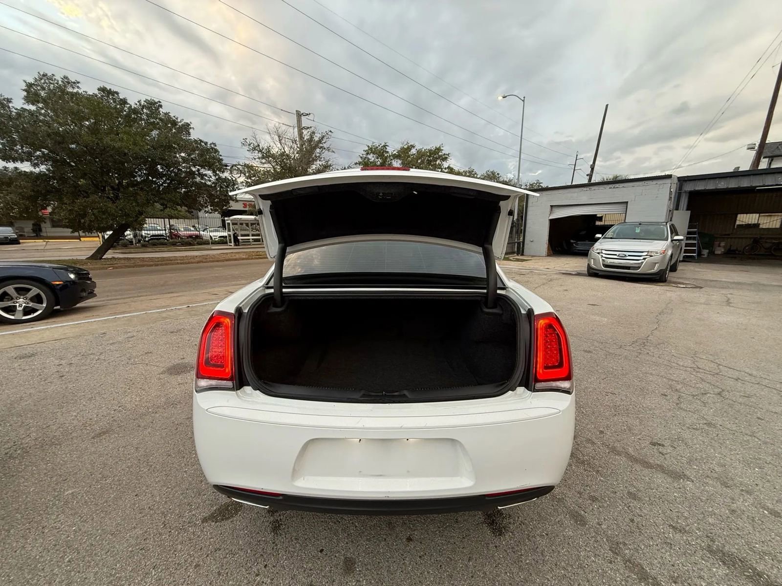 Used 2022 Chrysler 300 Touring w/ Sport Appearance Package RWD image 27