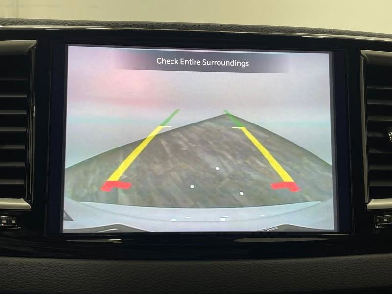 Used 2023 Chrysler Pacifica Touring-L image 23