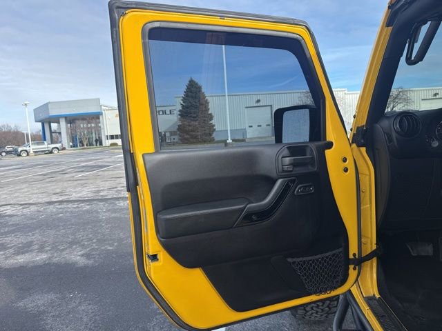 Used 2015 Jeep Wrangler Unlimited Sahara image 12