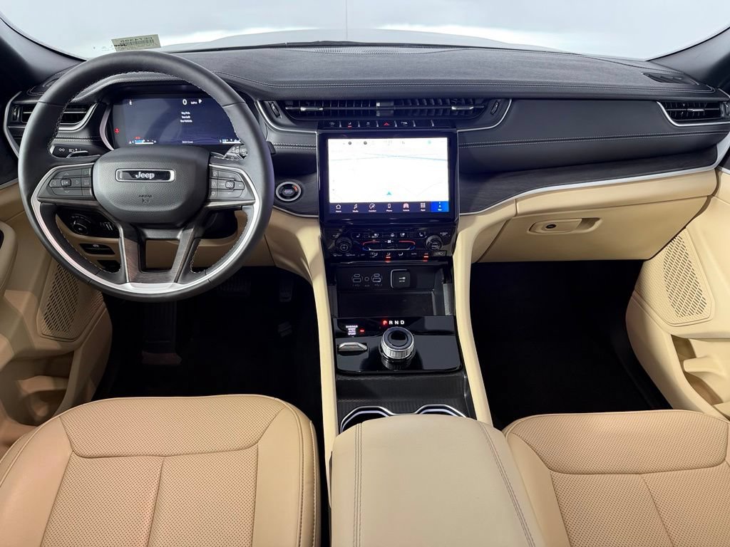 Certified 2025 Jeep Grand Cherokee Limited w/ Luxury Tech Group II AWD/4WD image 13
