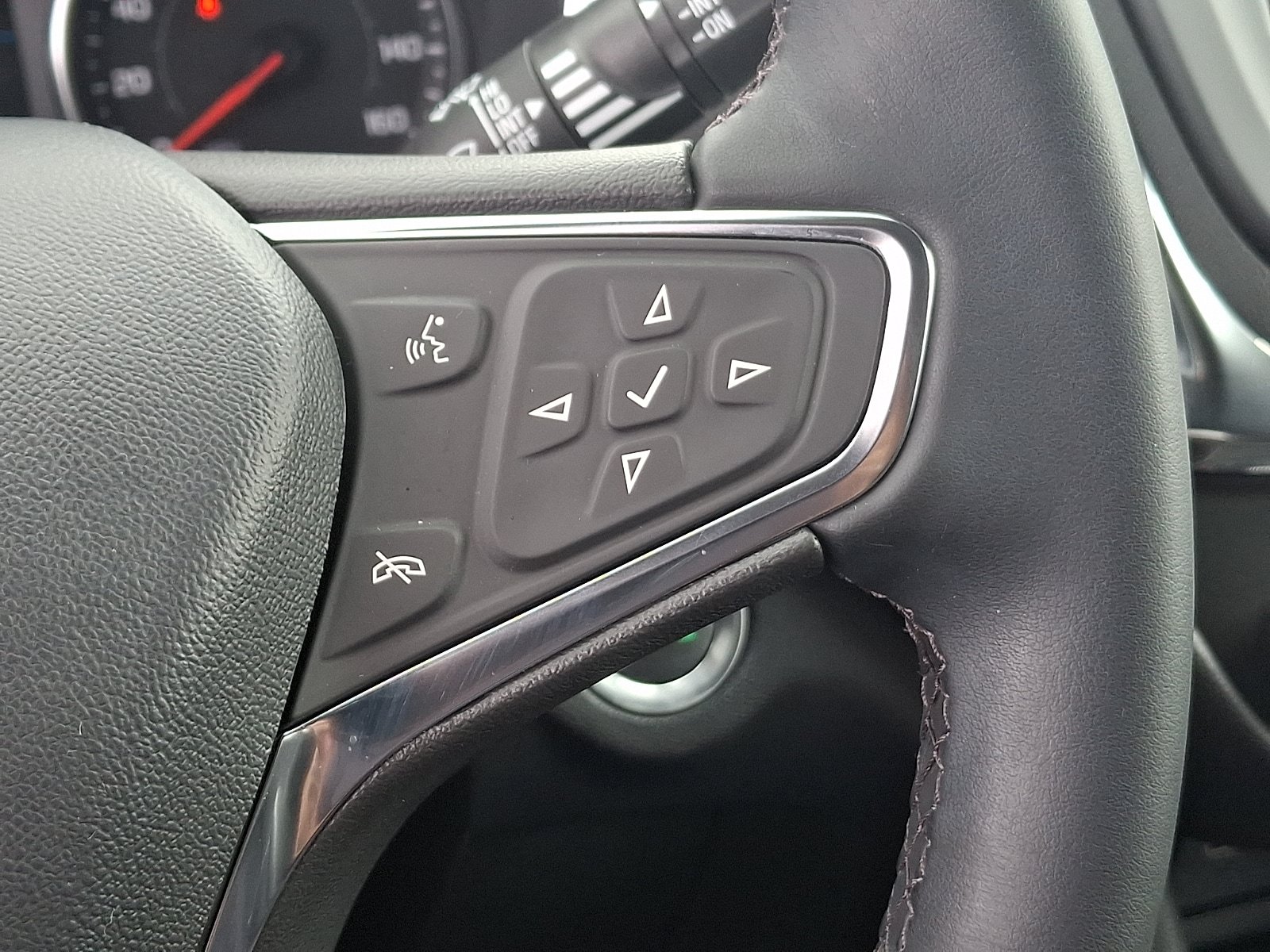 Used 2024 Chevrolet Equinox LT FWD image 22