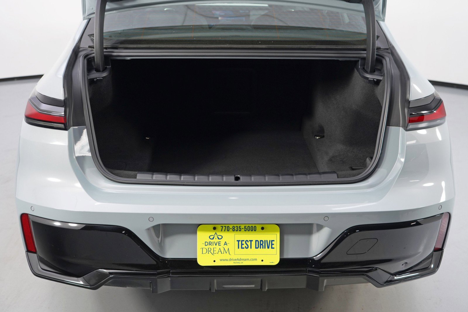 Used 2024 BMW 740i w/ Premium Package 2 image 10