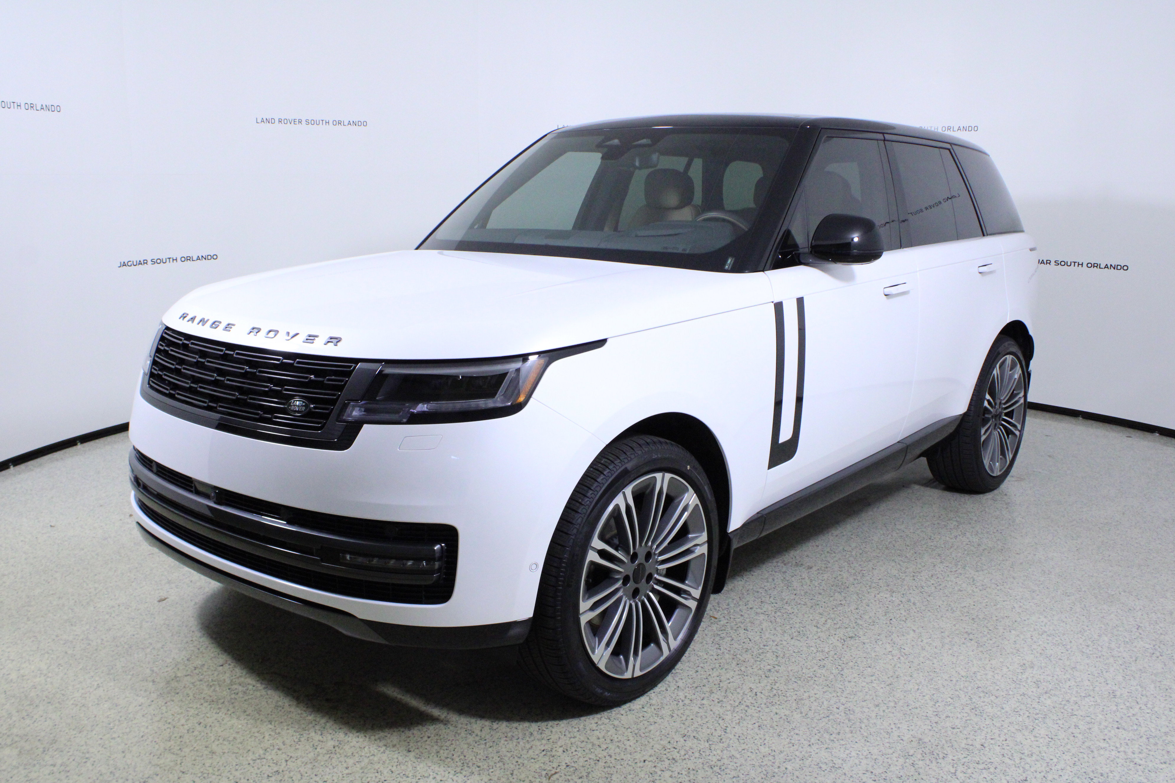 New 2026 Land Rover Range Rover SE image 4