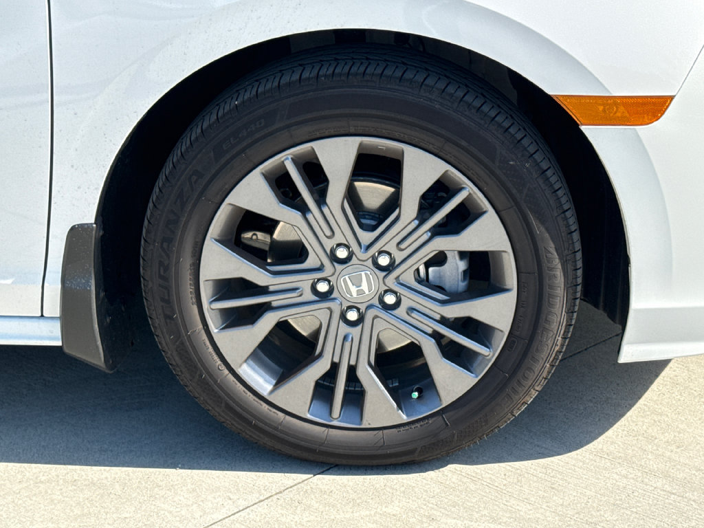 Certified 2026 Honda Odyssey Touring image 11