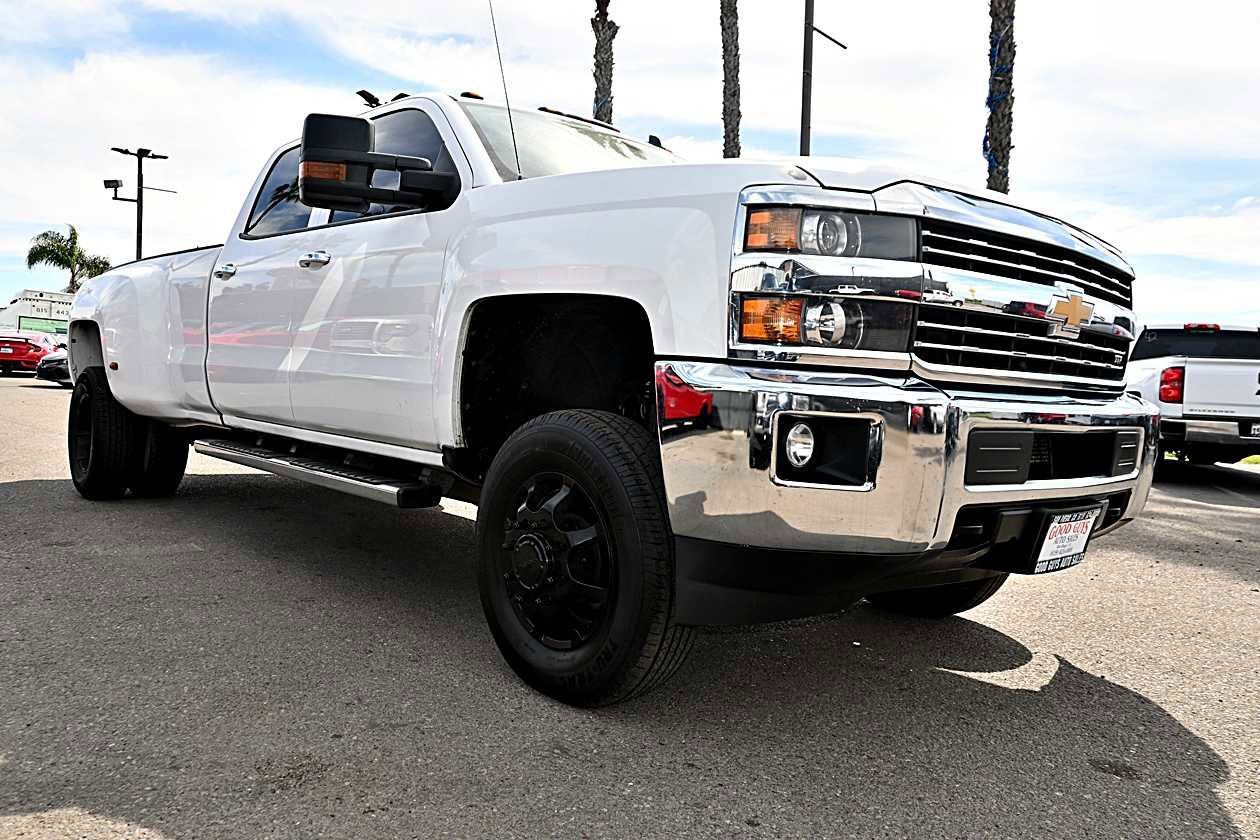 Used 2015 Chevrolet Silverado 3500 LTZ image 4