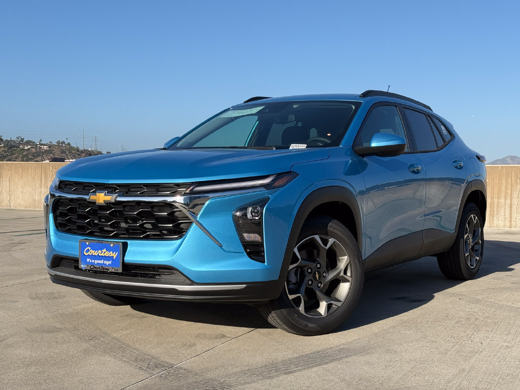 New 2026 Chevrolet Trax LT w/ LT Convenience Package FWD image 2