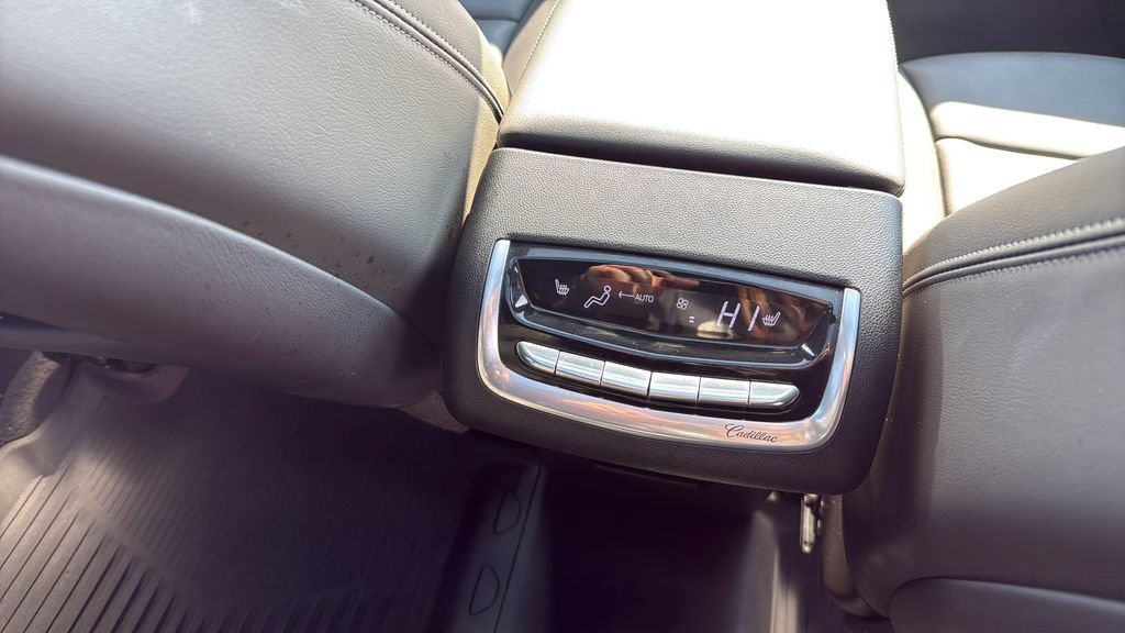 Used 2024 Cadillac XT6 Sport w/ Technology Package AWD/4WD image 19