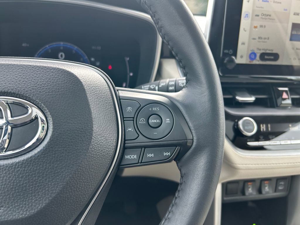 Used 2024 Toyota Corolla Cross XLE w/ Convenience Package AWD/4WD image 18