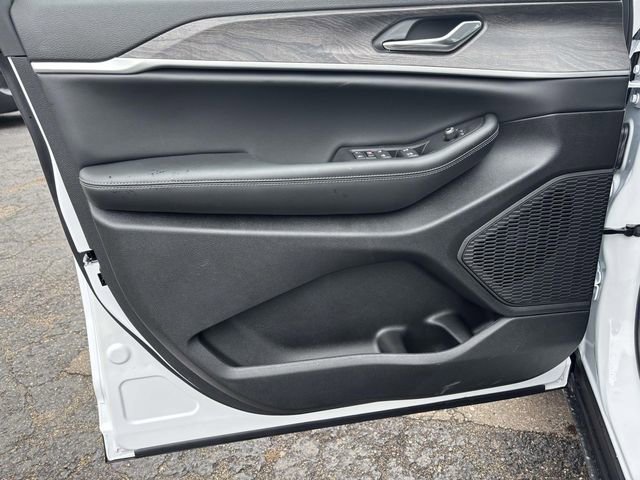 New 2026 Jeep Grand Cherokee Laredo image 16