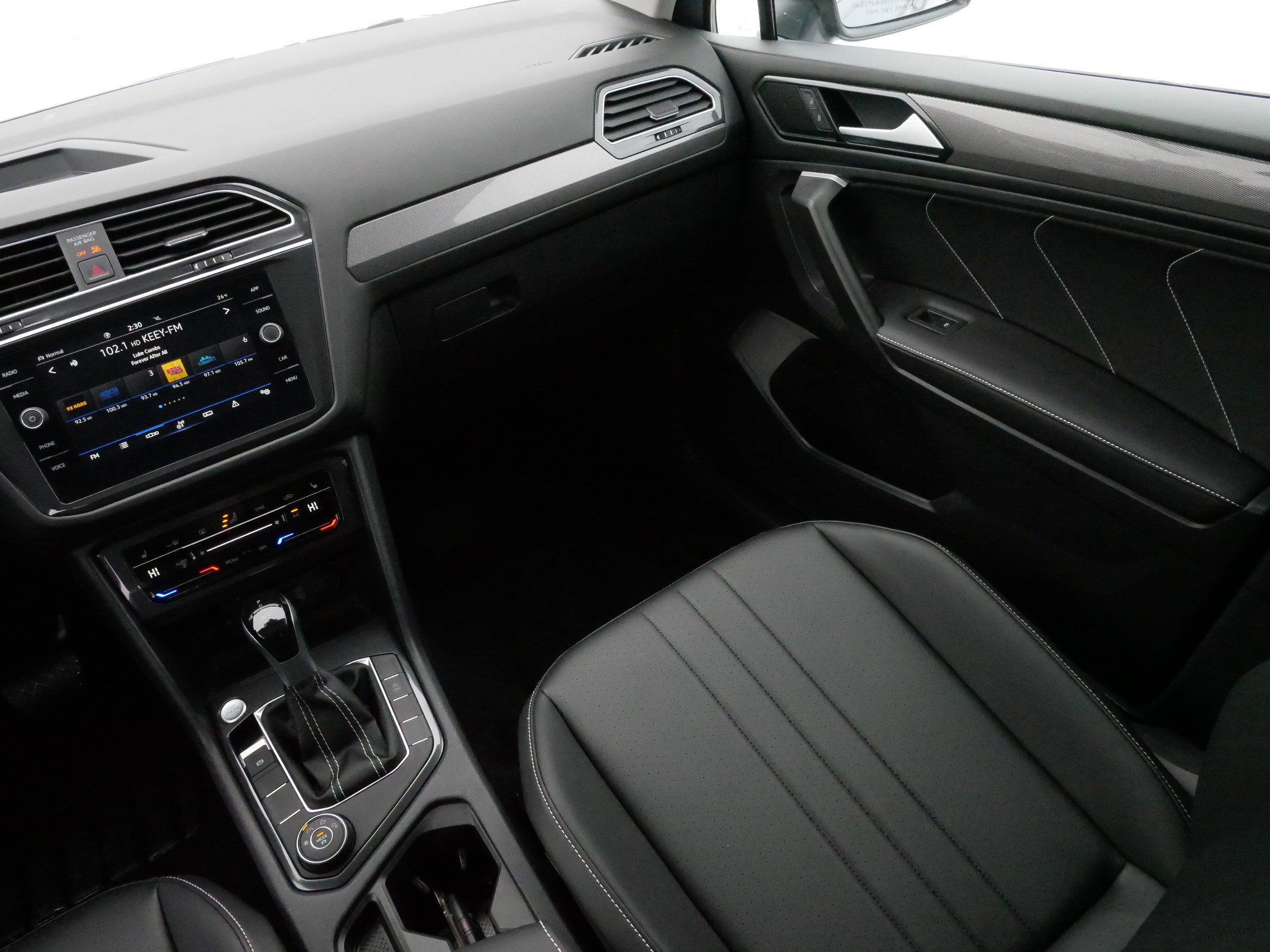 Certified 2024 Volkswagen Tiguan SE image 11