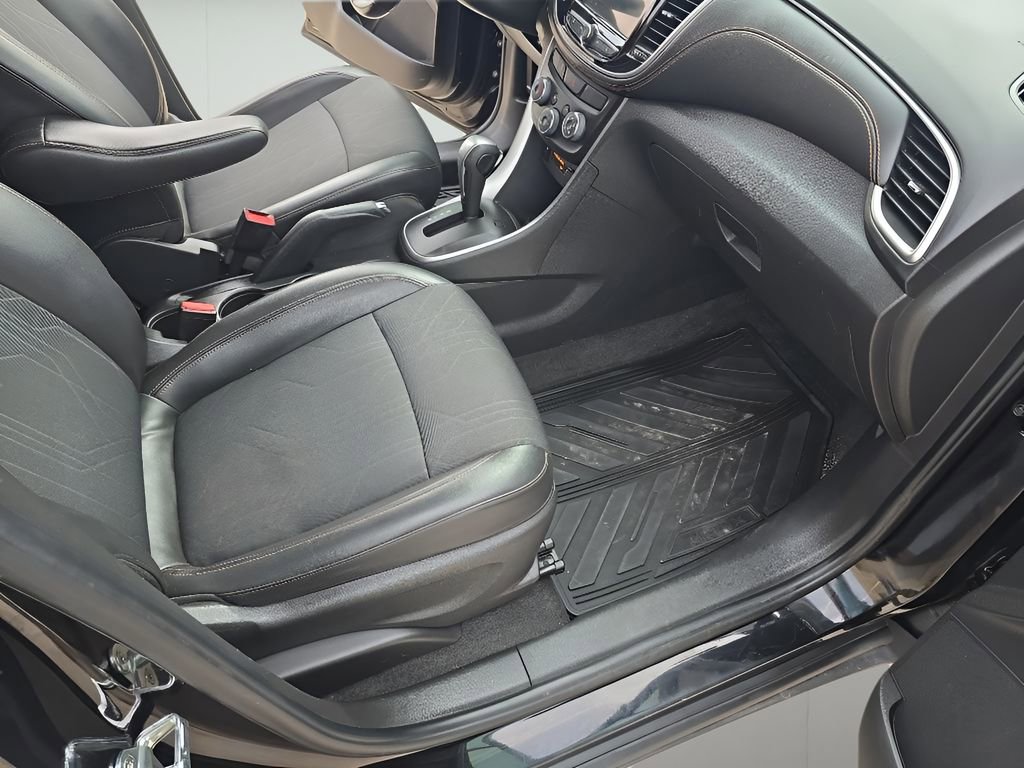 Used 2019 Chevrolet Trax LT w/ LT Convenience Package image 34