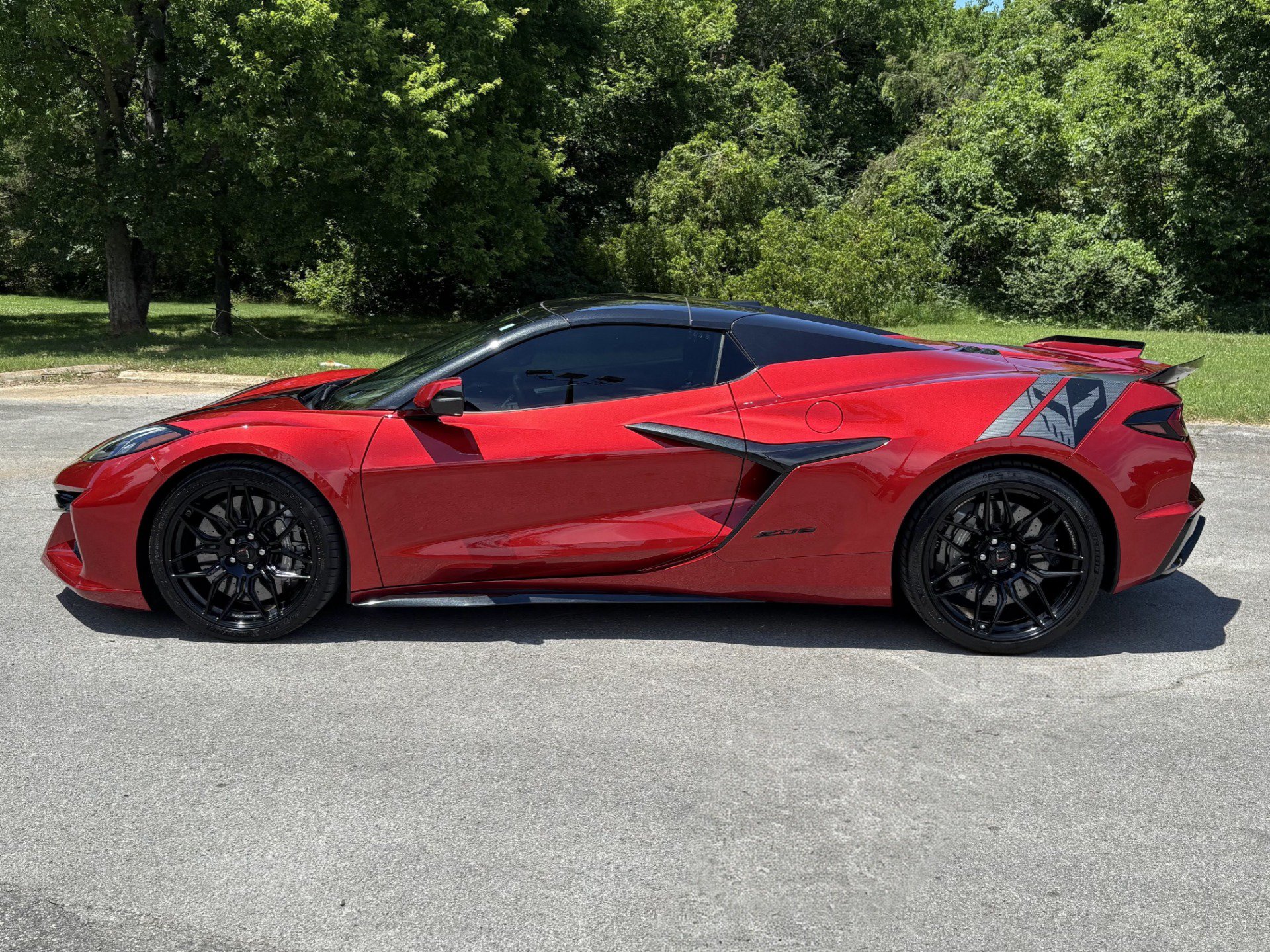 Used 2024 Chevrolet Corvette Z06 RWD image 13