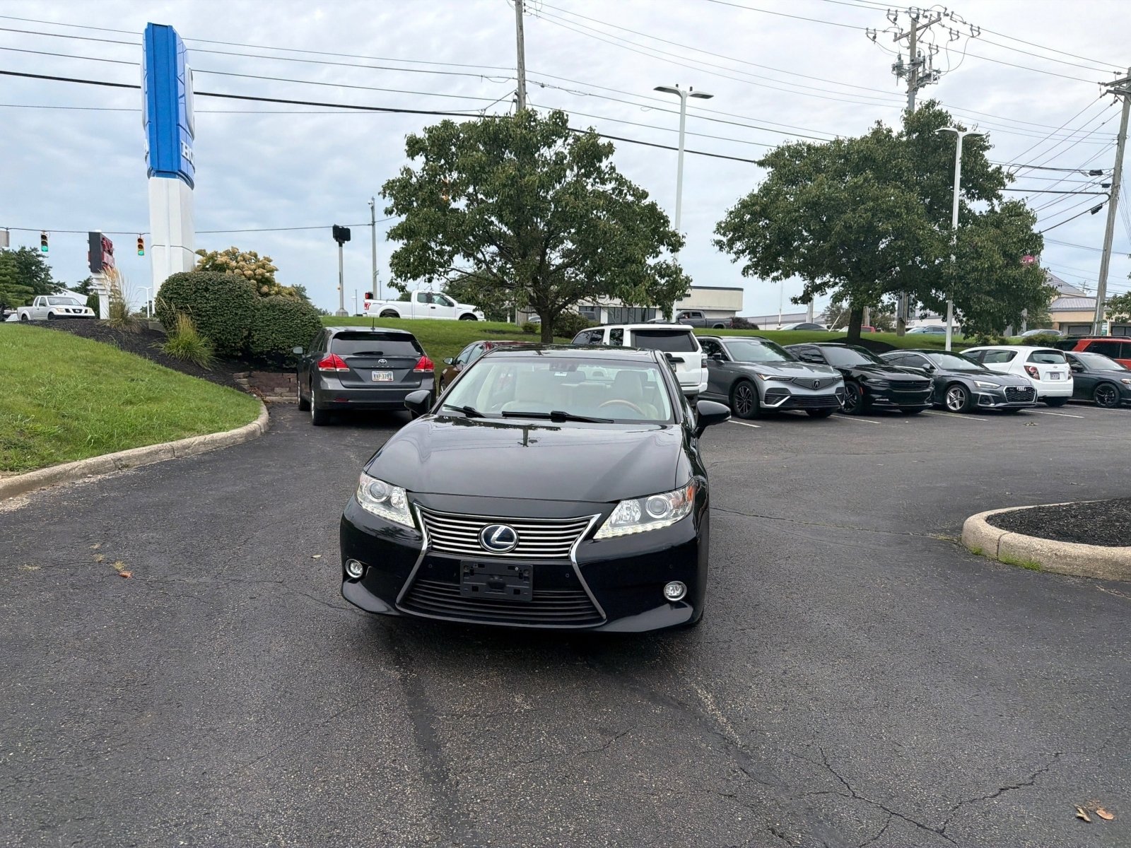 Used 2015 Lexus ES 300h w/ Navigation System Package FWD image 4