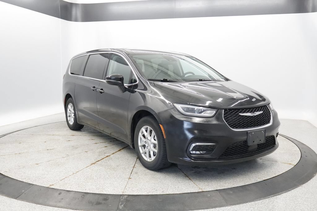Certified 2023 Chrysler Pacifica Touring-L FWD image 9