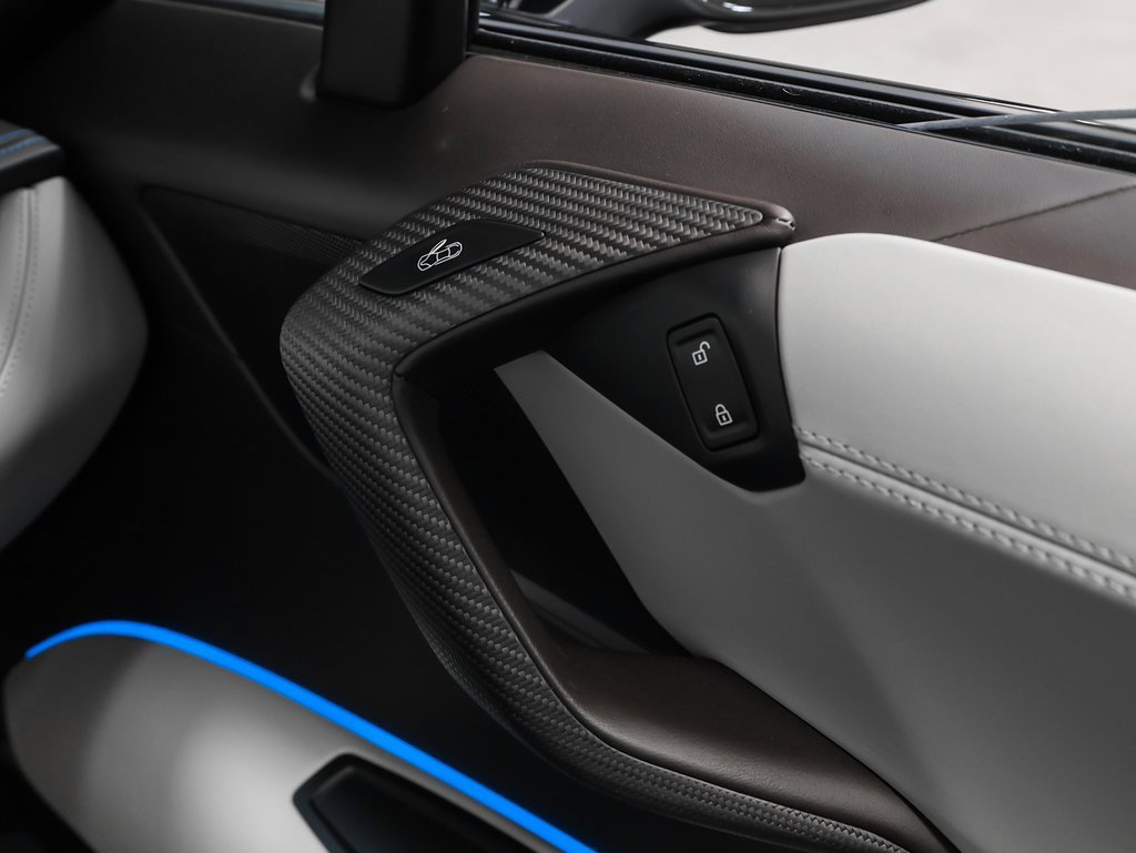 Used 2019 BMW i8 image 24