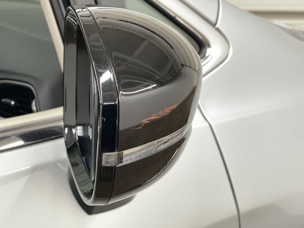 Used 2024 Chrysler Pacifica Touring-L FWD image 33