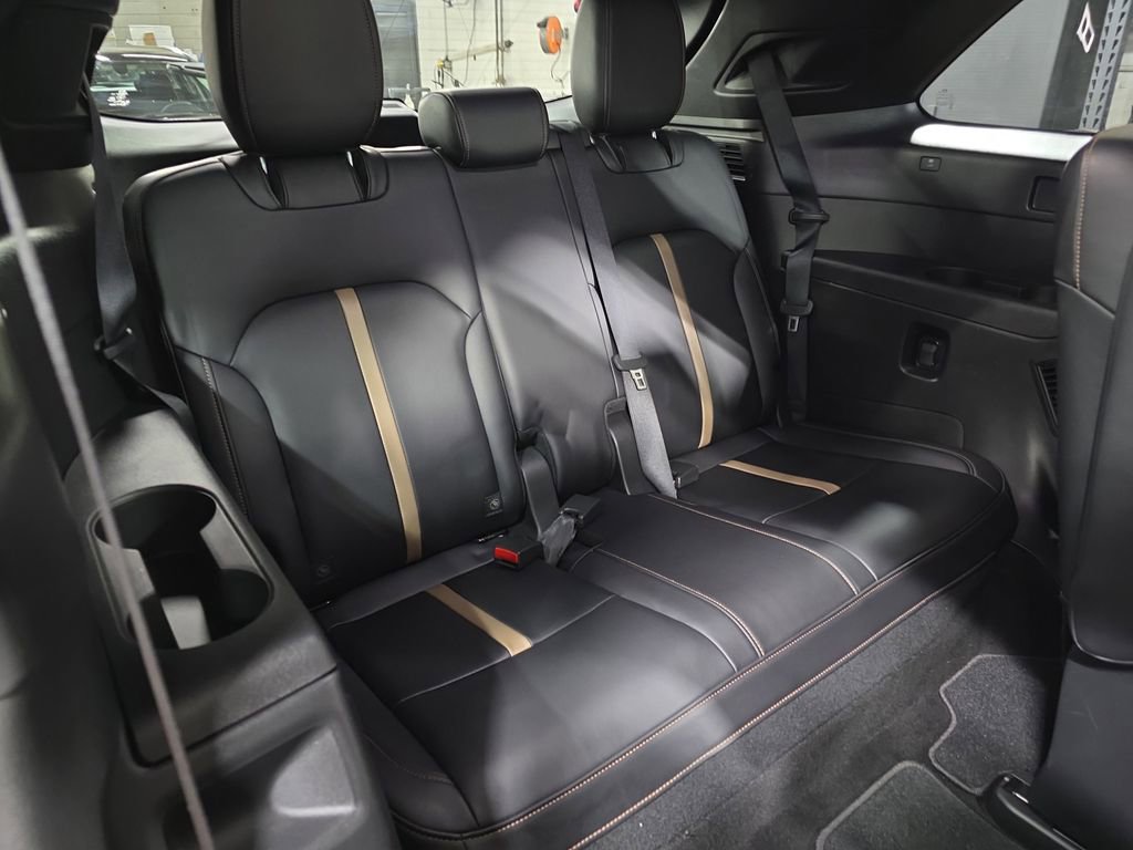 Used 2025 MAZDA CX-90 3.3 Turbo w/ Premium Plus Pkg image 12