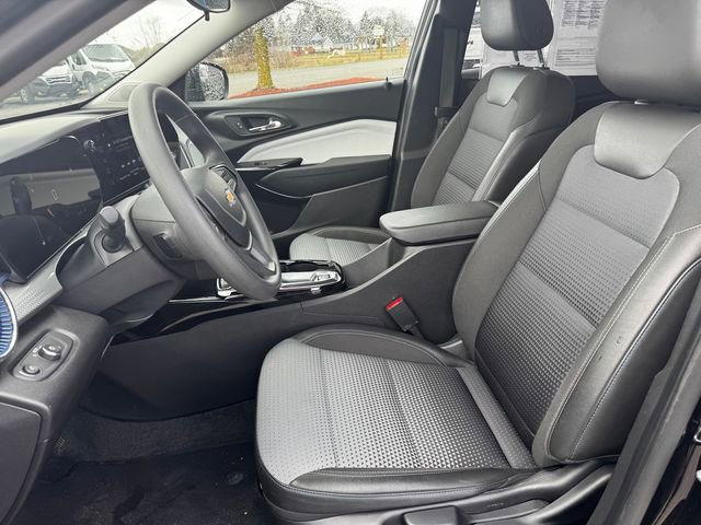 Used 2025 Chevrolet Trax LT image 21