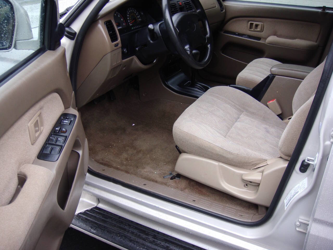 Used 2000 Toyota 4Runner SR5 image 12