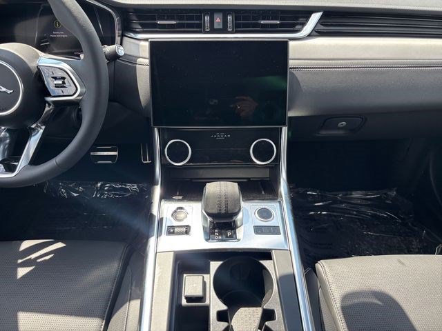 New 2024 Jaguar XF R-Dynamic SE AWD/4WD image 15