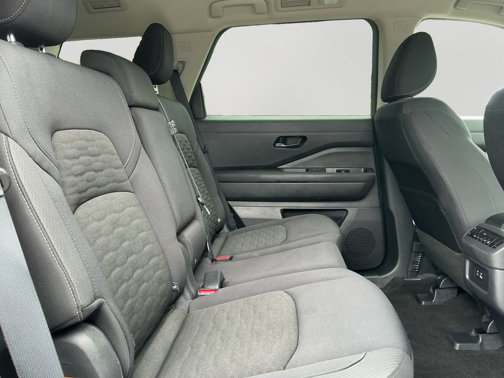 Used 2025 Nissan Pathfinder SV AWD/4WD image 13