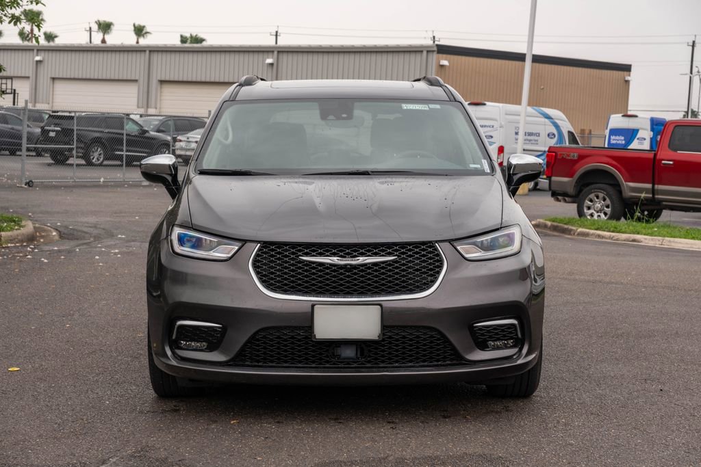 Used 2023 Chrysler Pacifica Limited FWD image 2