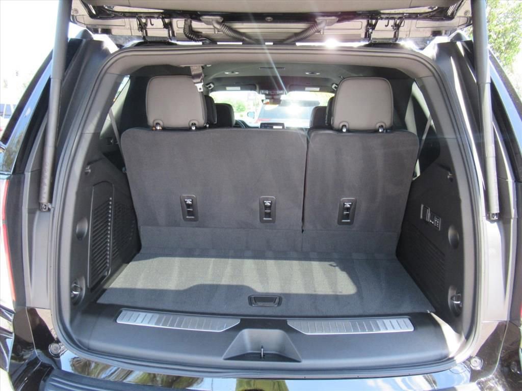 Used 2024 Chevrolet Tahoe Premier AWD/4WD image 34