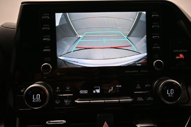 Used 2022 Toyota Highlander XLE FWD image 15